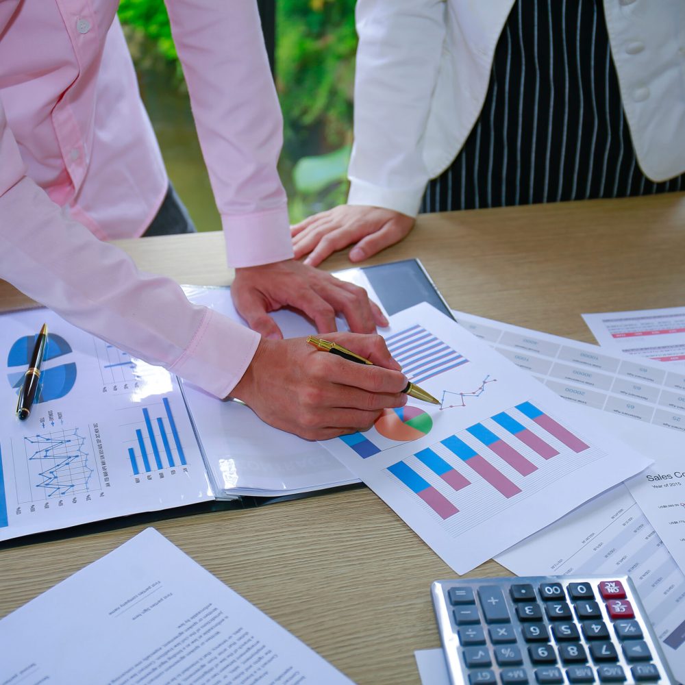 finance-accounting-businesswomen-businessman-analy-2025-10-28-21-56-16-utc (1)